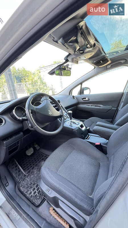 Микровэн Peugeot 5008 2015 в Черновцах
