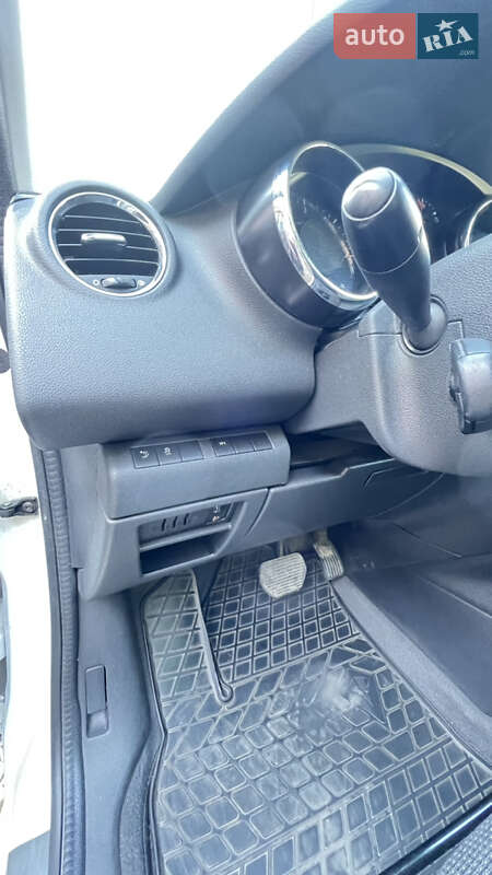 Микровэн Peugeot 5008 2015 в Черновцах