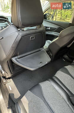 Позашляховик / Кросовер Peugeot 5008 2017 в Полтаві