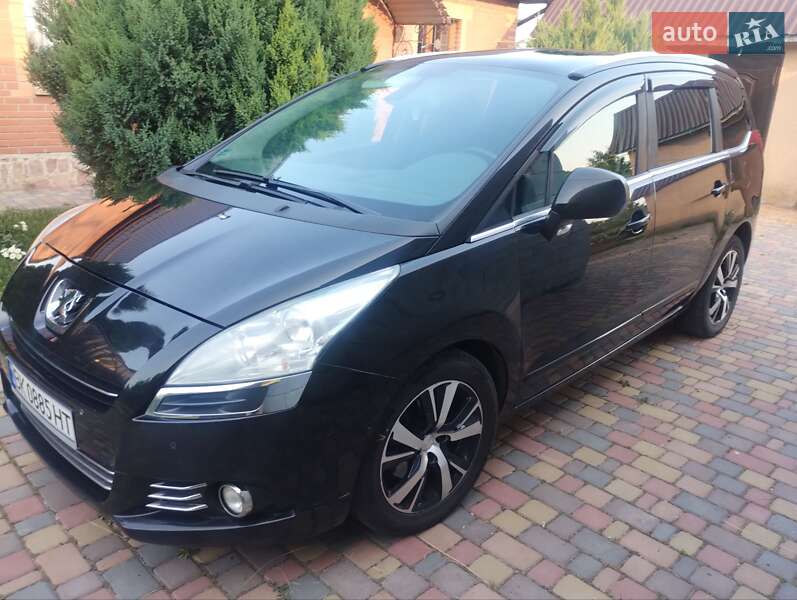 Микровэн Peugeot 5008 2013 в Киеве