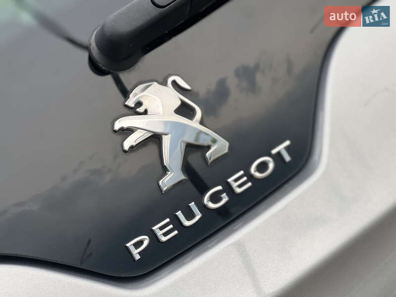 Микровэн Peugeot 5008 2016 в Дрогобыче