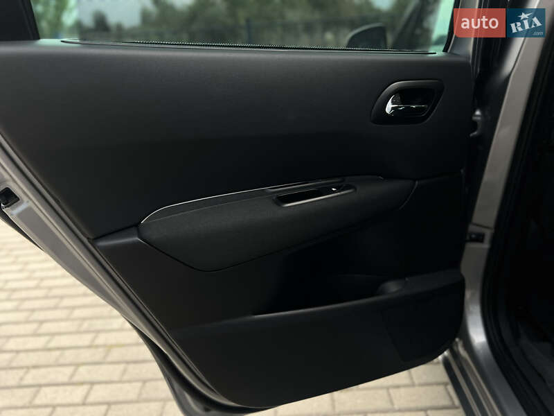 Микровэн Peugeot 5008 2016 в Дрогобыче