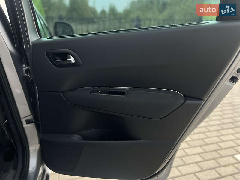 Микровэн Peugeot 5008 2016 в Дрогобыче