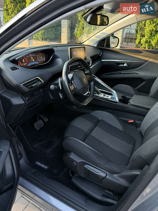 Внедорожник / Кроссовер Peugeot 5008 2020 в Черкассах