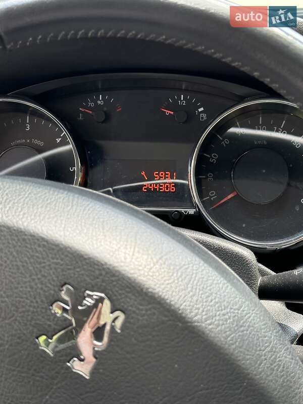 Микровэн Peugeot 5008 2011 в Тернополе