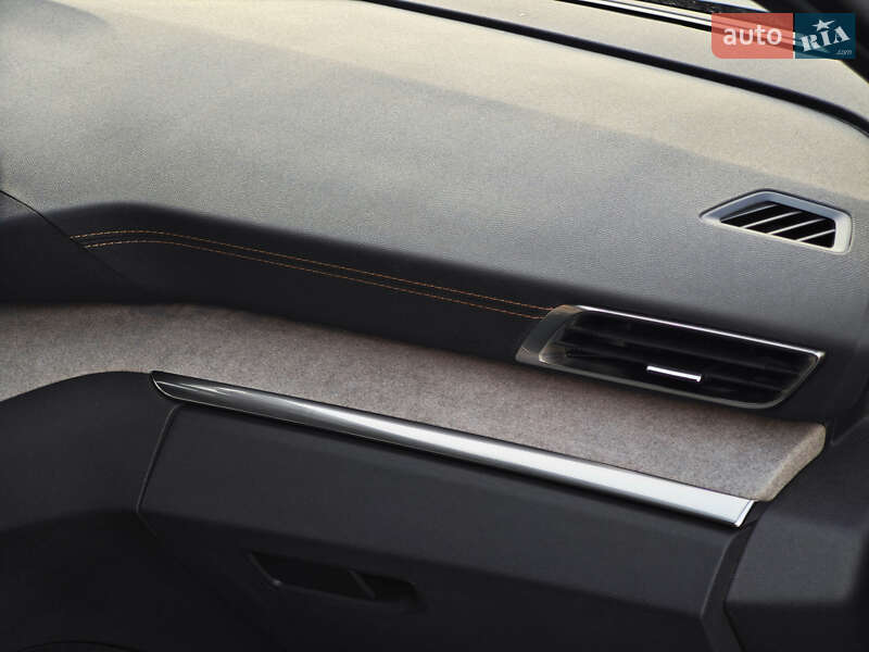 Позашляховик / Кросовер Peugeot 5008 2021 в Дубні