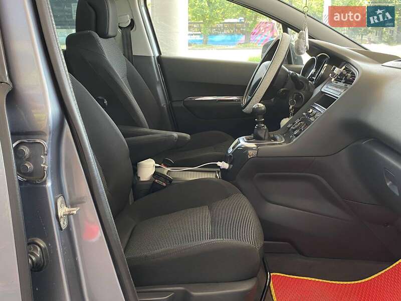 Микровэн Peugeot 5008 2011 в Николаеве