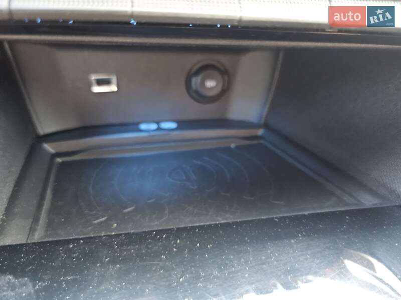 Позашляховик / Кросовер Peugeot 5008 2018 в Стрию