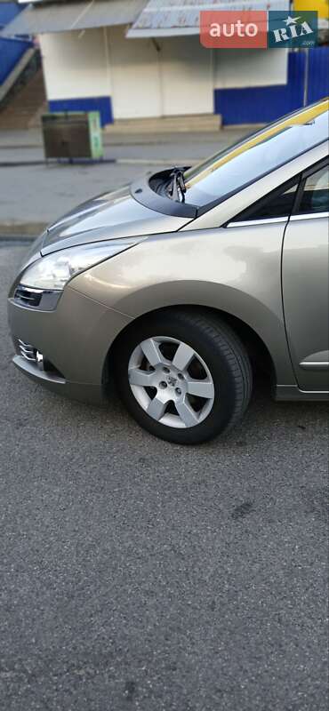 Микровэн Peugeot 5008 2010 в Виннице