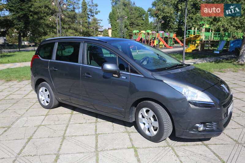 Мікровен Peugeot 5008 2013 в Косові