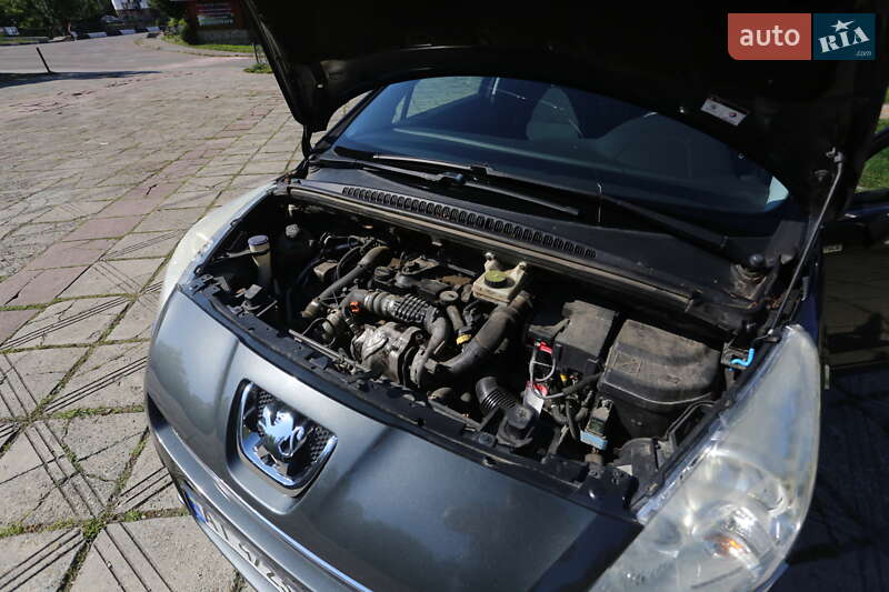 Мікровен Peugeot 5008 2013 в Косові