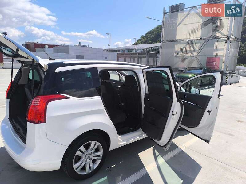 Микровэн Peugeot 5008 2012 в Арбузинке