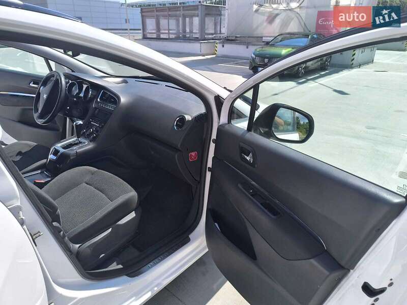 Микровэн Peugeot 5008 2012 в Арбузинке