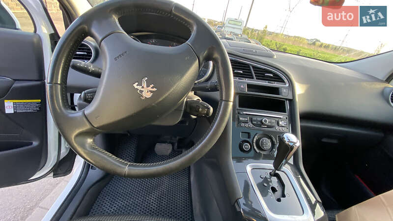 Мікровен Peugeot 5008 2015 в Рівному