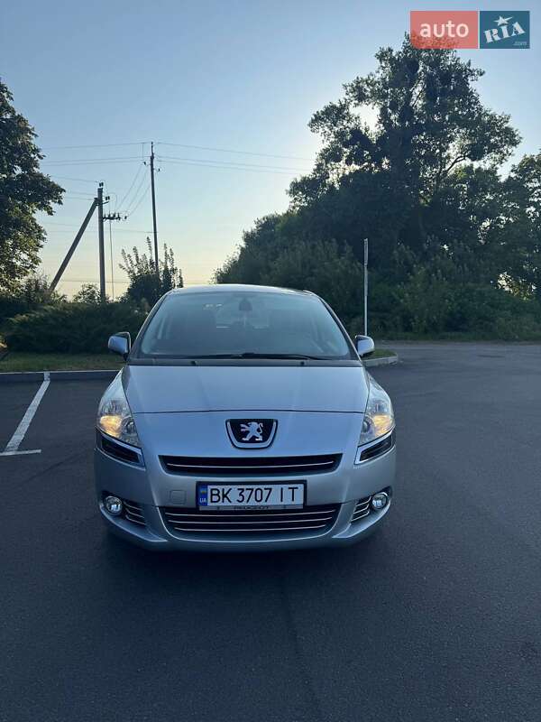 Мікровен Peugeot 5008 2010 в Дубні