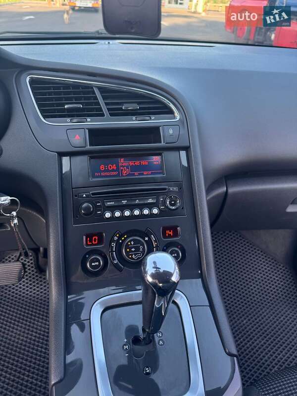 Мікровен Peugeot 5008 2010 в Дубні