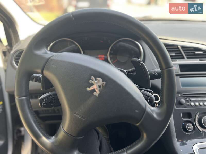 Микровэн Peugeot 5008 2014 в Львове