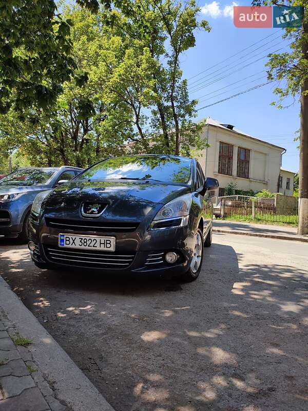 Микровэн Peugeot 5008 2013 в 