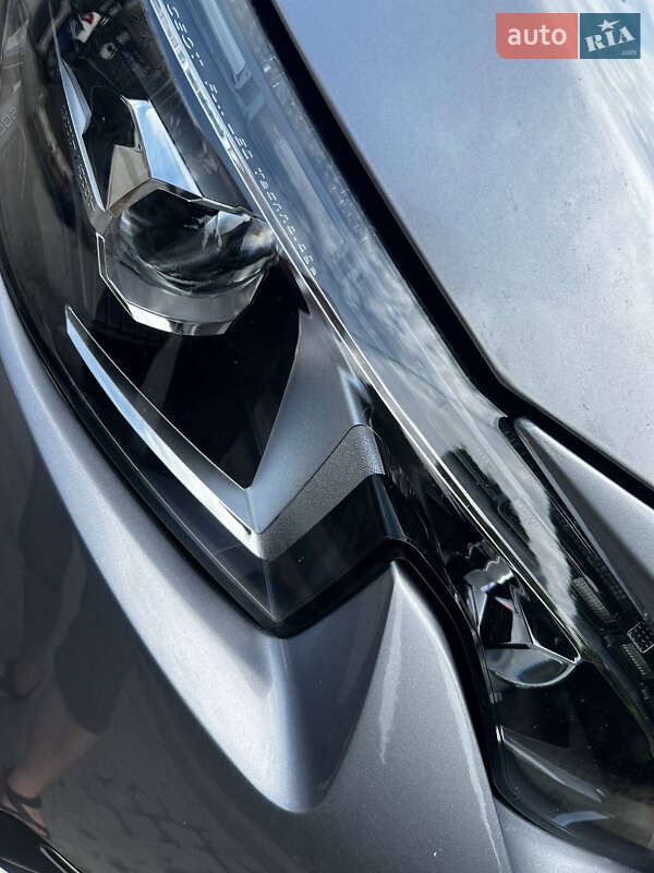 Позашляховик / Кросовер Peugeot 5008 2017 в Львові