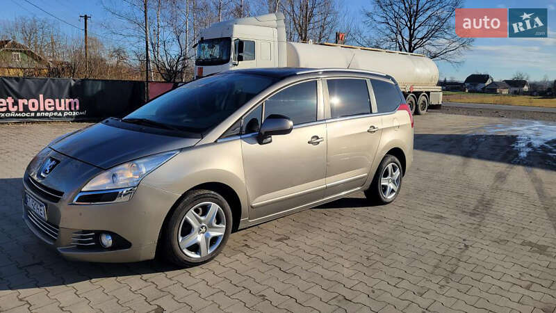 Микровэн Peugeot 5008 2010 в Калуше