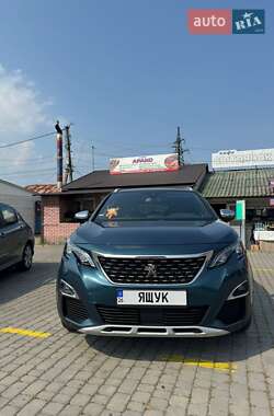 Внедорожник / Кроссовер Peugeot 5008 2017 в Кицмани
