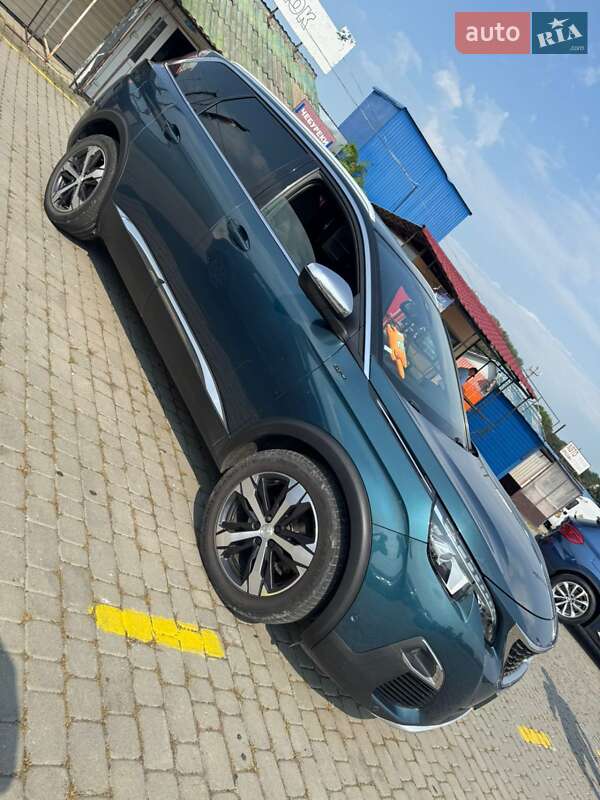 Внедорожник / Кроссовер Peugeot 5008 2017 в Кицмани