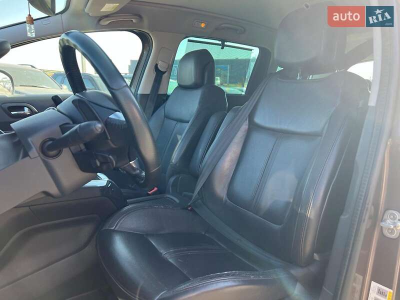 Микровэн Peugeot 5008 2014 в Львове