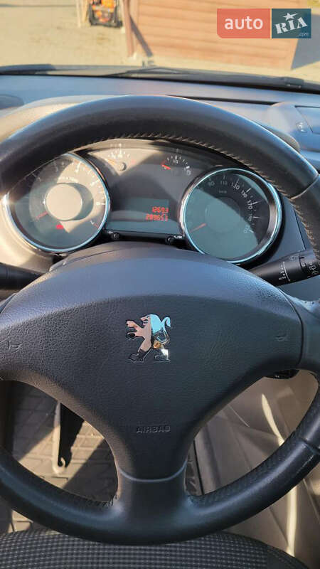 Микровэн Peugeot 5008 2010 в Калуше