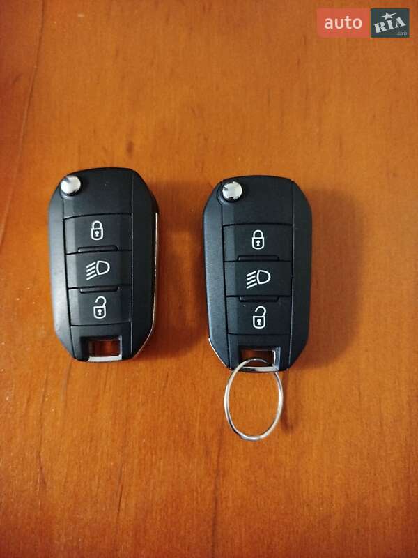 Позашляховик / Кросовер Peugeot 5008 2017 в Малині фото 47 Позашляховик / Кросовер Peugeot 5008 2017 в Малині