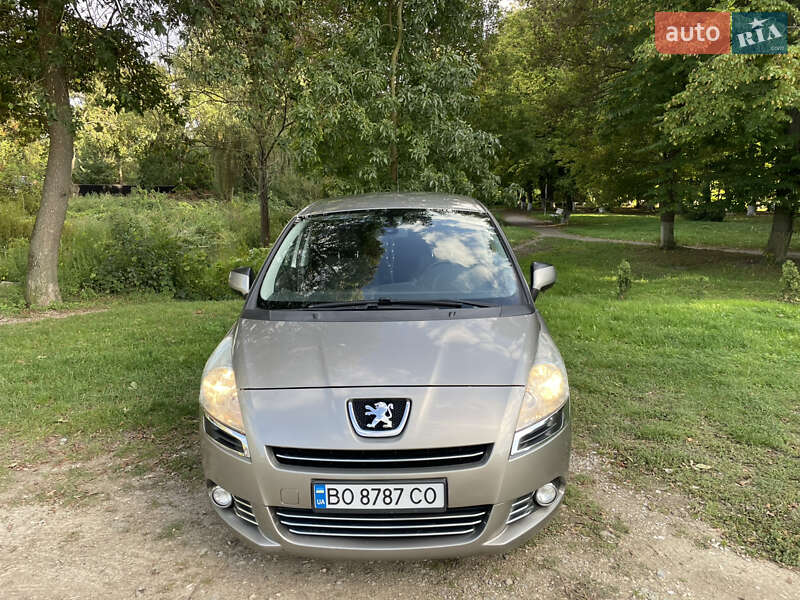 Peugeot 5008 2011