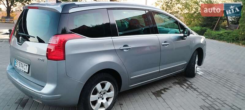 Микровэн Peugeot 5008 2015 в Тальном
