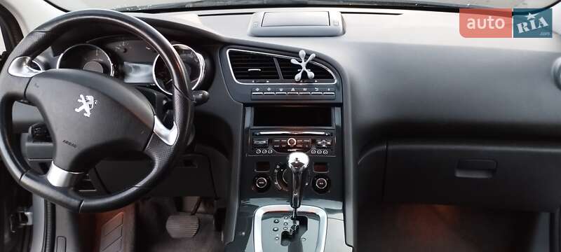 Микровэн Peugeot 5008 2015 в Тальном