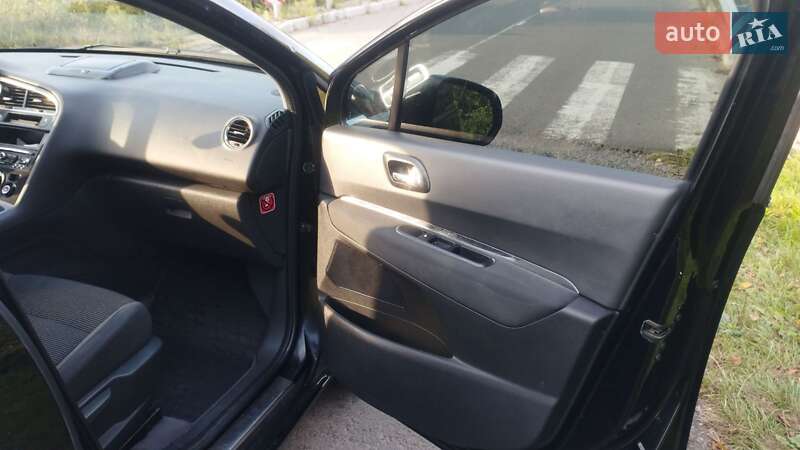 Мікровен Peugeot 5008 2014 в Стрию