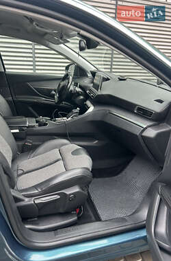 Внедорожник / Кроссовер Peugeot 5008 2017 в 