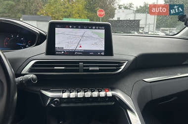 Внедорожник / Кроссовер Peugeot 5008 2017 в 