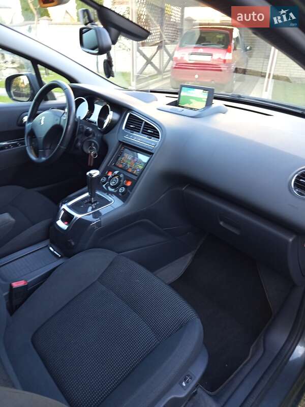 Мікровен Peugeot 5008 2013 в Ратному