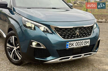 Внедорожник / Кроссовер Peugeot 5008 2017 в 