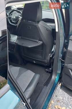 Позашляховик / Кросовер Peugeot 5008 2019 в 