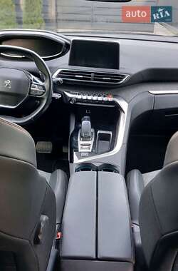 Позашляховик / Кросовер Peugeot 5008 2019 в 
