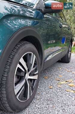 Позашляховик / Кросовер Peugeot 5008 2019 в 