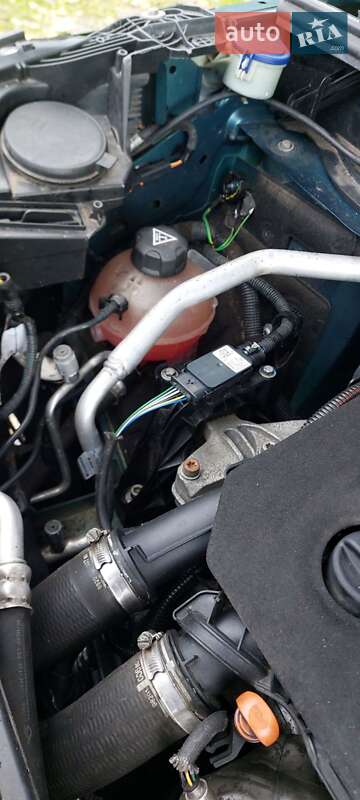 Позашляховик / Кросовер Peugeot 5008 2019 в Львові