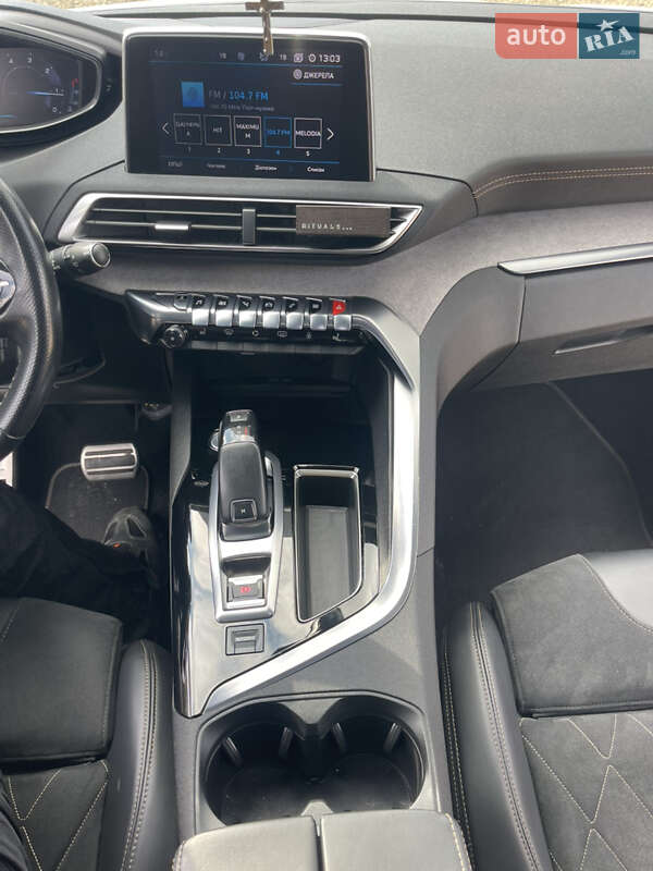 Внедорожник / Кроссовер Peugeot 5008 2017 в Львове
