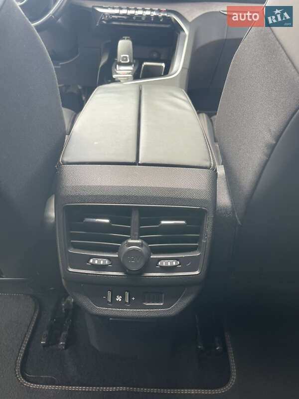 Внедорожник / Кроссовер Peugeot 5008 2017 в Львове