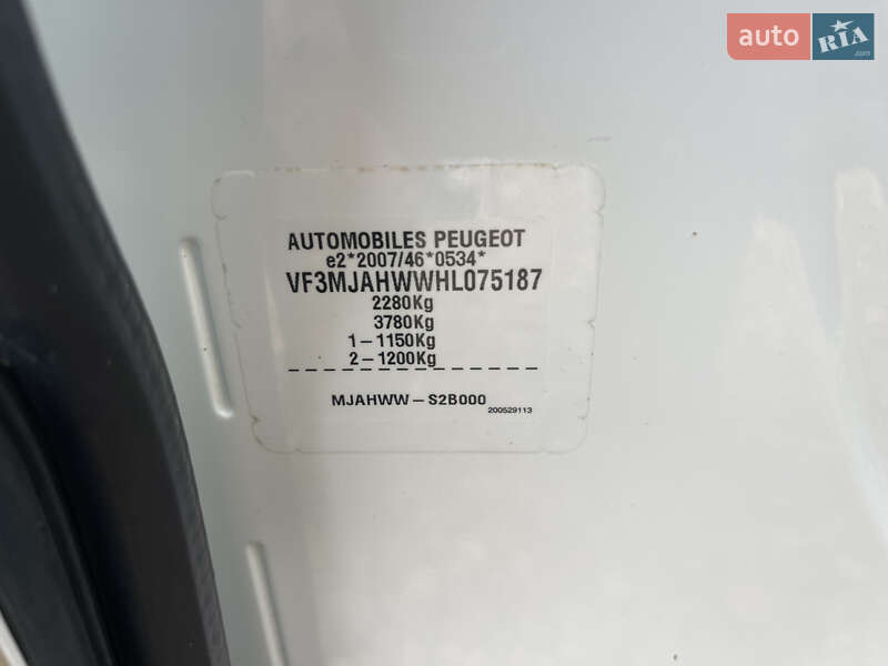 Внедорожник / Кроссовер Peugeot 5008 2017 в Львове