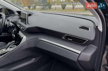 Внедорожник / Кроссовер Peugeot 5008 2020 в 