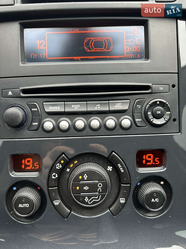 Микровэн Peugeot 5008 2015 в Ивано-Франковске