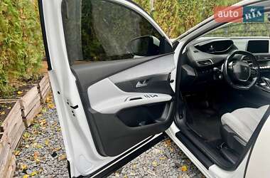 Внедорожник / Кроссовер Peugeot 5008 2017 в 