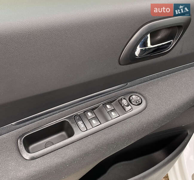 Микровэн Peugeot 5008 2013 в Ровно