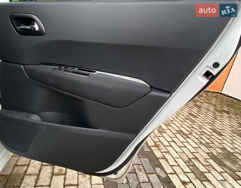 Микровэн Peugeot 5008 2013 в Ровно