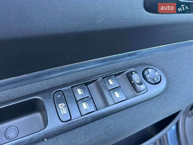 Микровэн Peugeot 5008 2012 в Львове фото 16 Микровэн Peugeot 5008 2012 в Львове